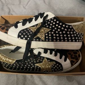 La Sheelah star black leopard sneakers